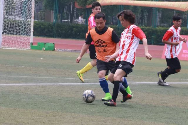 半场战报-塞鸟首球张玉宁点射 国足2-0领先新加坡